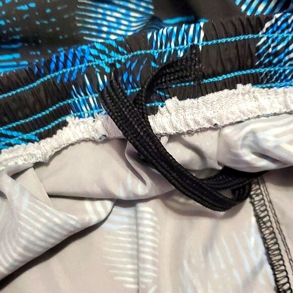 Calvin Klein Performance Blue Geometrical Side Stripes Ruñing Athletic Shorts - Picture 5 of 6